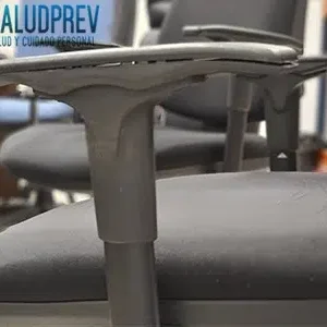 Apoio de braços numa cadeira ergonómica